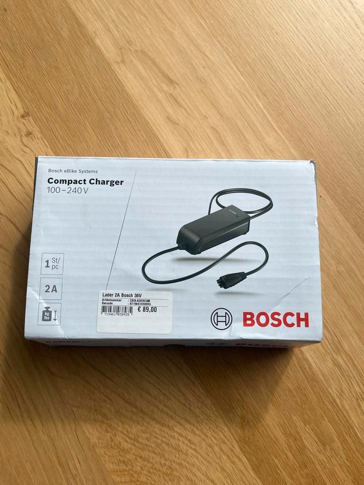 Bosch 36V Acculader Compact 100-240V (nieuw), Fietsen en Brommers, Fietsaccessoires | Fietsaccu's, Nieuw, Ophalen