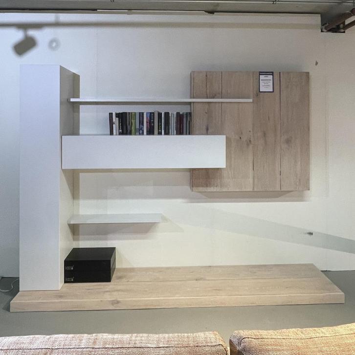 Wandmeubel Gero, Huis en Inrichting, Kasten | Wandmeubels, Nieuw, 200 cm of meer, 300 cm of meer, Met deur(en), Met klep(pen)