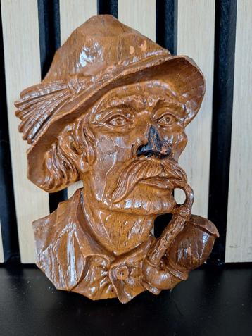 Houten Wanddecoratie Pijproker beschikbaar voor biedingen