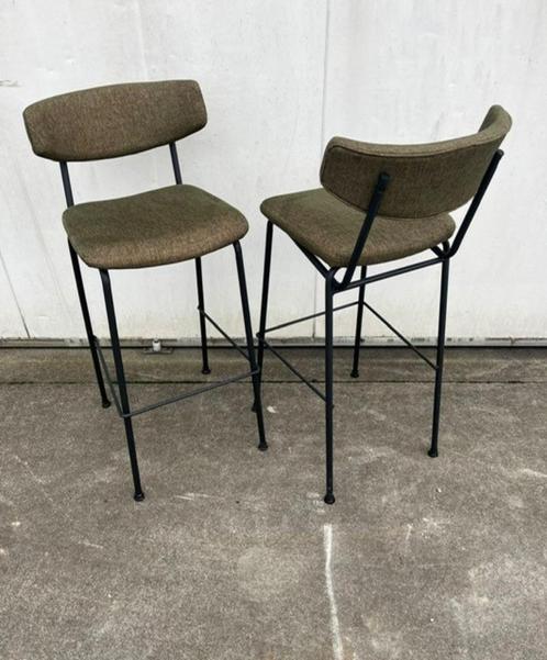 2 stuks groene horeca café restaurant barkrukken bar, Huis en Inrichting, Barkrukken, Zo goed als nieuw, 60 tot 90 cm, Metaal