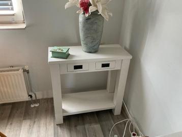 Side table beschikbaar voor biedingen