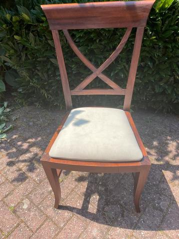 Vintage stoel met uitneembare zitting beschikbaar voor biedingen