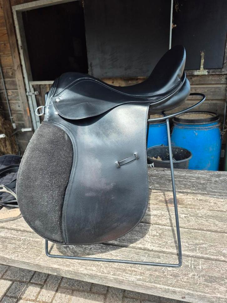 Zadel met toebehoren, Dieren en Toebehoren, Paarden en Pony's | Zadels, Zo goed als nieuw, Springen, Ophalen of Verzenden