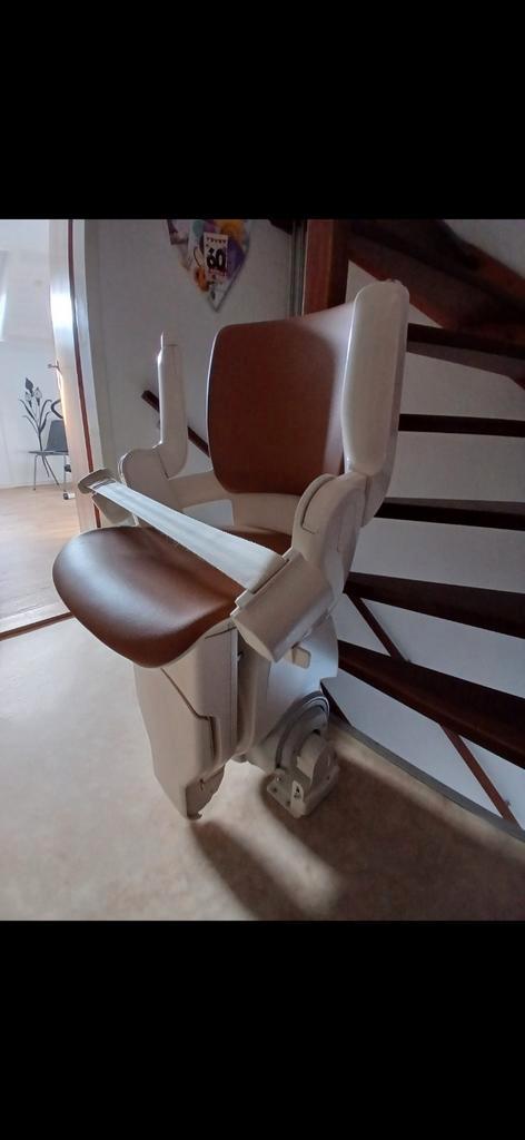 Traplift 14 treden, 2 bochten, Diversen, Trapliften, Ophalen