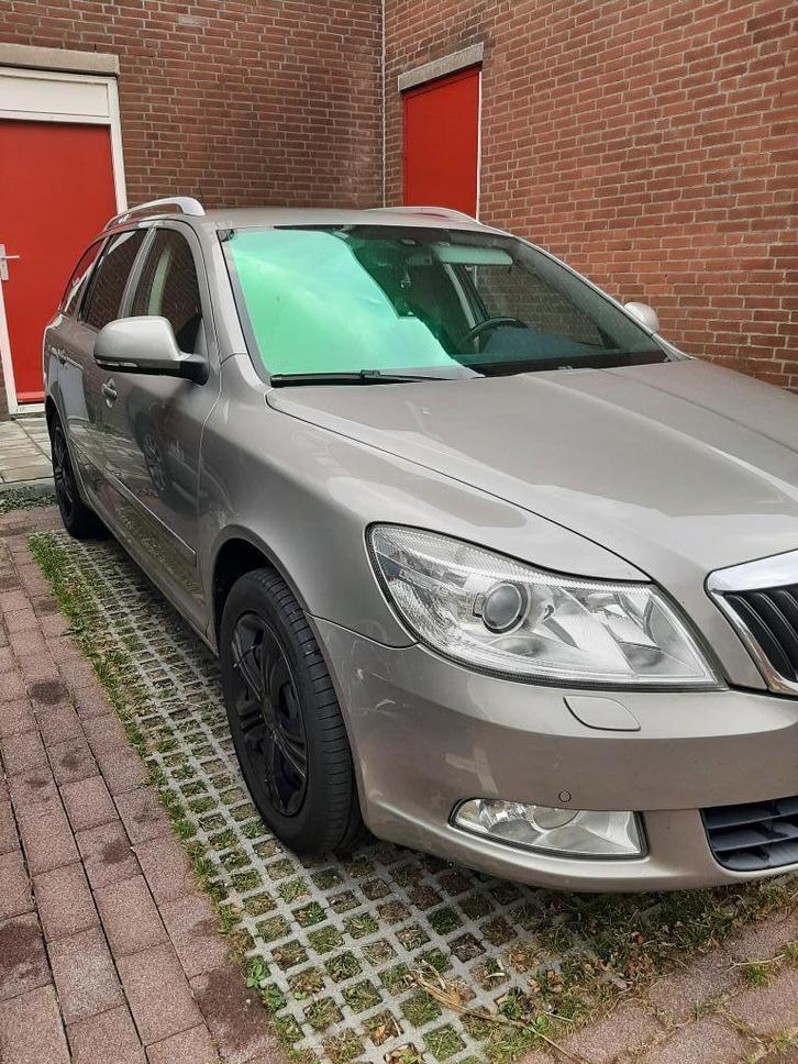 Skoda Octavia 1.4 TSI Combi AUT 2011 + 1 jaar APK  top auto!, Auto's, Skoda, Particulier, Octavia, ABS, Adaptieve lichten, Airbags