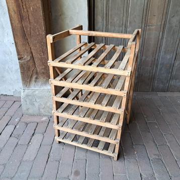 Oud brocante houten vlaaienrek rek tijdschriftenrek *Etage3* beschikbaar voor biedingen