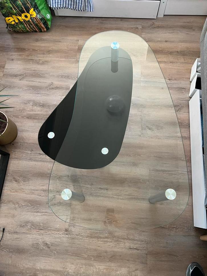 Scandinavische uitschuifbare glastafel - modern in topstaat, Huis en Inrichting, Tafels | Salontafels, Zo goed als nieuw, Minder dan 50 cm