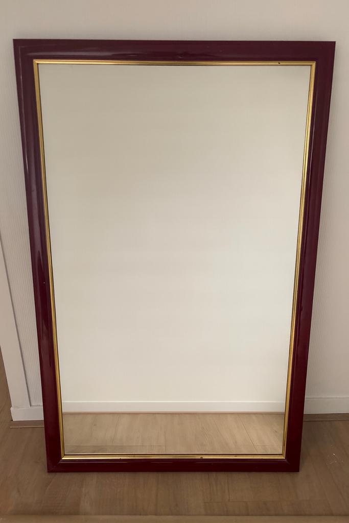 Stijlvollle spiegel bordeauxrode lijst en gouden rand, Huis en Inrichting, Woonaccessoires | Spiegels, Gebruikt, 50 tot 75 cm