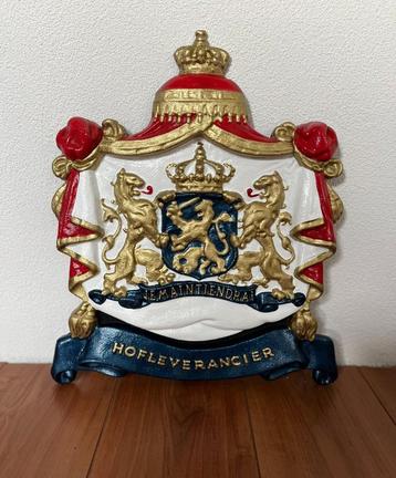 Wapenschild, je maintiendrai, hofleverancier, gietijzer. beschikbaar voor biedingen