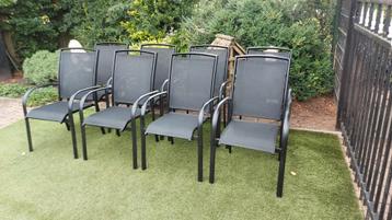 8 lichtgewicht stapelbare tuinstoelen  beschikbaar voor biedingen