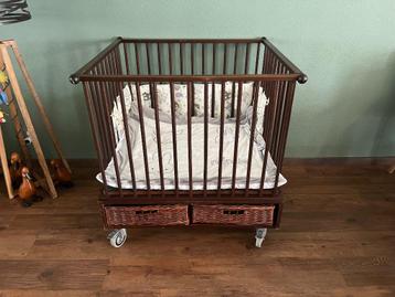 Verrijdbare houten baby- Box beschikbaar voor biedingen