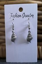 Oorbellen schelpje - schelp - zee - strand - slakje, Overige materialen, Hangers, Nieuw, Ophalen of Verzenden