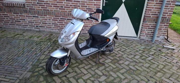 Peugeot vivacity sportline, Fietsen en Brommers, Scooters | Peugeot, Gebruikt, Vivacity, Benzine, Ophalen