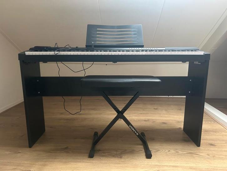 Keyboard, Muziek en Instrumenten, Keyboards, Zo goed als nieuw, 88 toetsen, Overige merken, Aanslaggevoelig, Met standaard, Midi-aansluiting