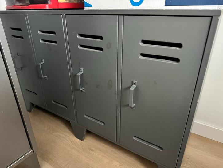 Stoere lage kinderkast, Huis en Inrichting, Kasten | Lockerkasten, Gebruikt, Ophalen
