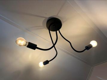 Zwarte planfondlamp met flexibele armen beschikbaar voor biedingen