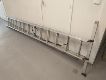 Aluminium Altrex uitschuifbare ladder beschikbaar voor biedingen