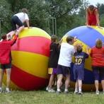 2x opblaasbare ballen te koop | zeskamp springkussen, Hobby en Vrije tijd, Feestartikelen, Ophalen, Jb, Gebruikt, Meppe
