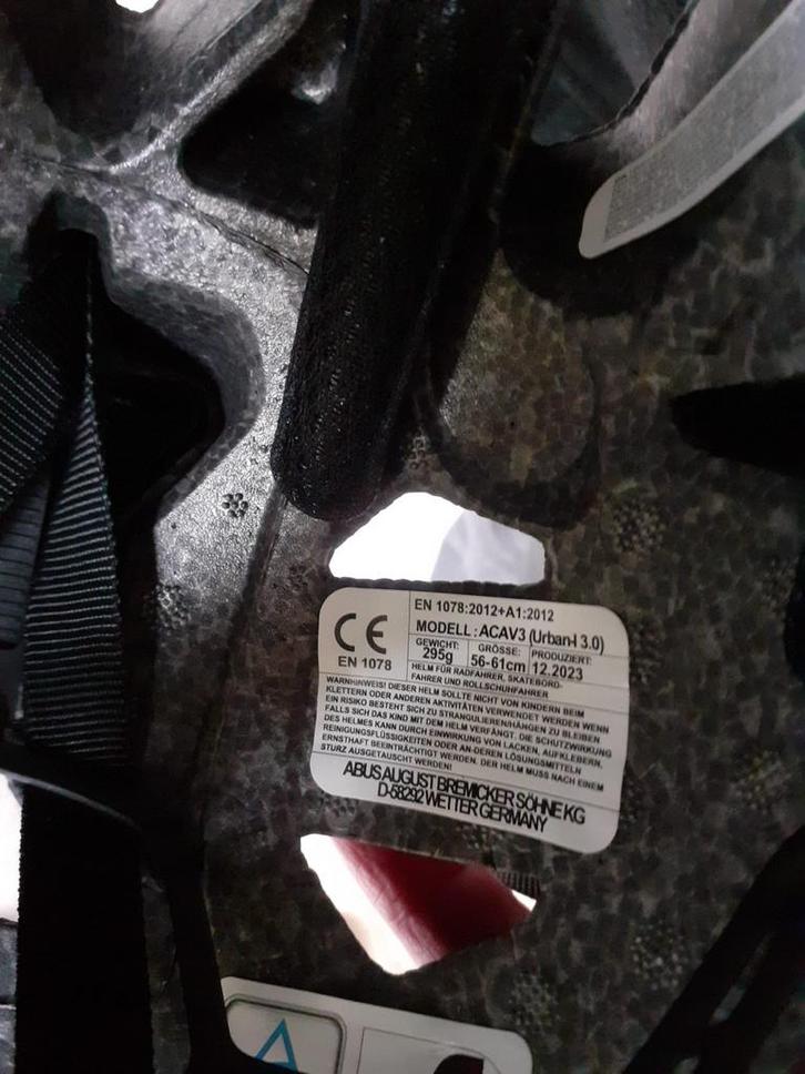 Abus fietshelm, Fietsen en Brommers, Fietsaccessoires | Fietshelmen, Zo goed als nieuw, Heer of Dame, Ophalen of Verzenden