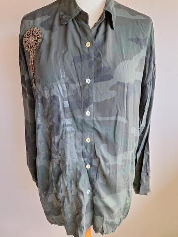 Nieuwe stretch blouse army print, maat L beschikbaar voor biedingen