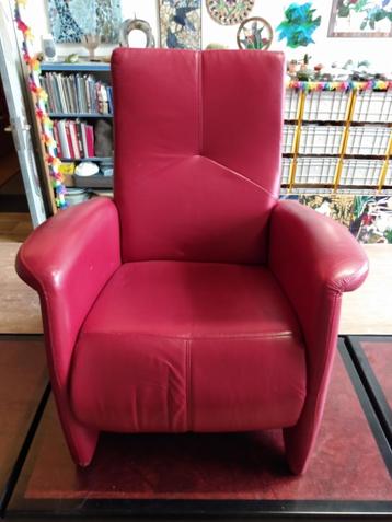 rode fauteuil beschikbaar voor biedingen