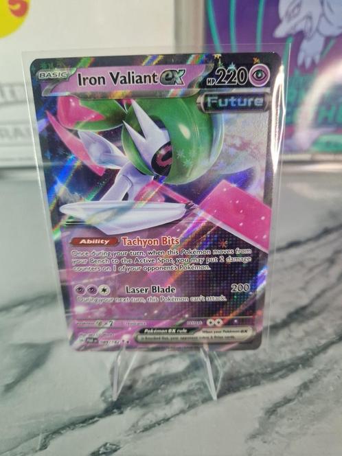 Pokemon Kaart: Iron Valiant EX (PAR 089/182), Hobby en Vrije tijd, Verzamelkaartspellen | Pokémon, Zo goed als nieuw, Losse kaart