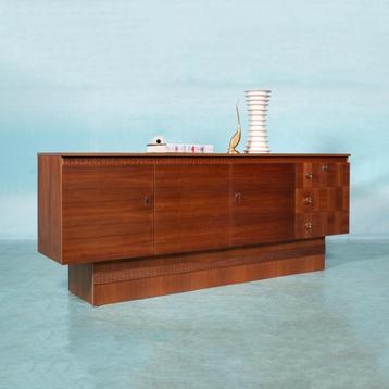 Japandi walnoot dressoir gerenoveerd, midmod 70s sideboard beschikbaar voor biedingen