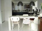 Witte eettafel met Corian blad, Ophalen, Kunststof, Zo goed als nieuw, Vijf personen of meer