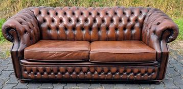 Leuke Chesterfield bank bruin leer + BEZORGING GRATIS  beschikbaar voor biedingen