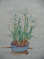 Borduurwerk "Witte narcissen", Hobby en Vrije tijd, Borduren en Borduurmachines, Ophalen of Verzenden, Gebruikt, Handborduren
