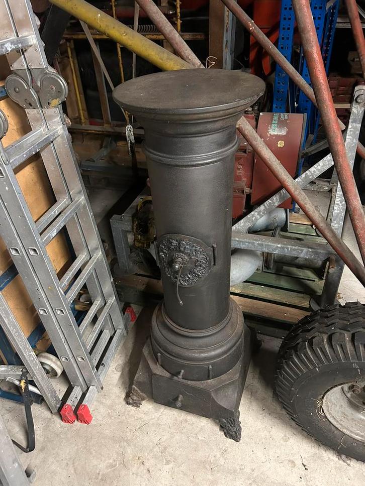 Grote hoge houtkachel., Huis en Inrichting, Haarden, Zo goed als nieuw, Houthaard, Ophalen