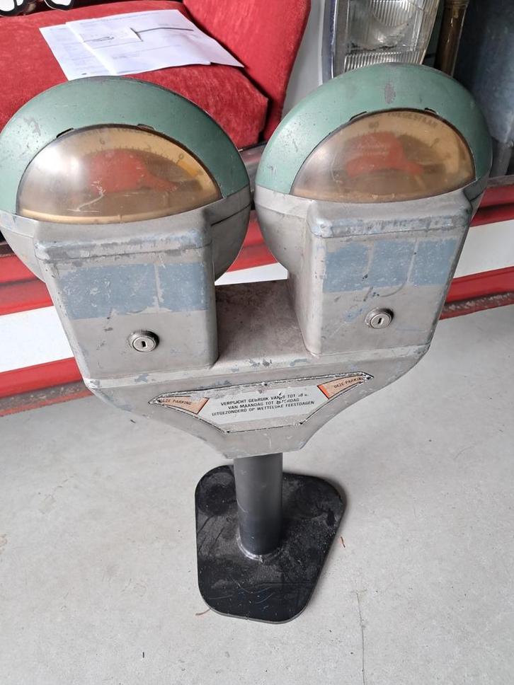 Leuke oude Dubbele parkeermeter uit België op standaard., Verzamelen, Automaten | Overige, Gebruikt, Ophalen