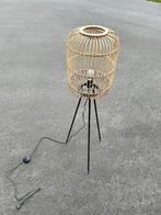Staande rieten lamp met drukknop op vloer., Ophalen, Zo goed als nieuw