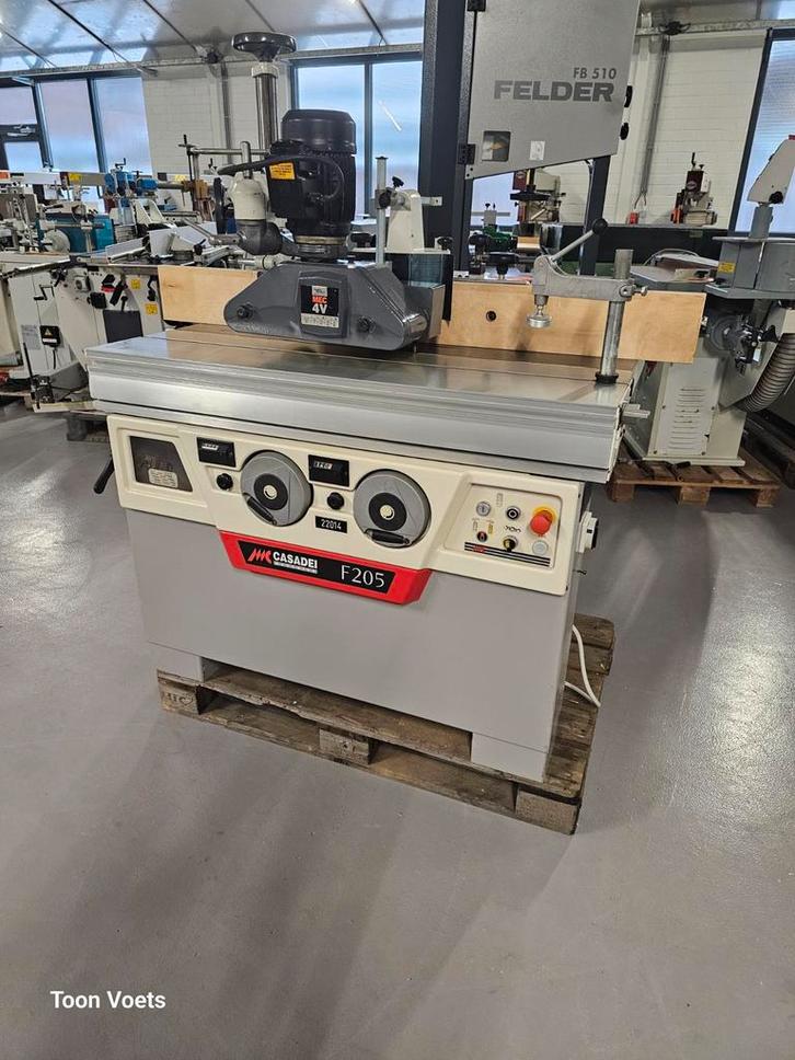 Freesmachine Casadei Schuininstelbaar en pennentafel, Doe-het-zelf en Verbouw, Gereedschap | Freesmachines, Zo goed als nieuw