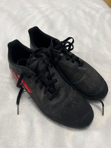 Adidas Voetbalschoenen Maat 36 beschikbaar voor biedingen