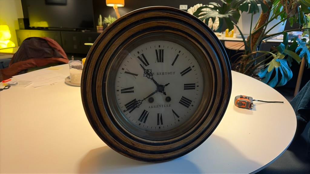 Vintage dubbelzijdige wandklok bakeliet - De inrichterij - Dordrecht