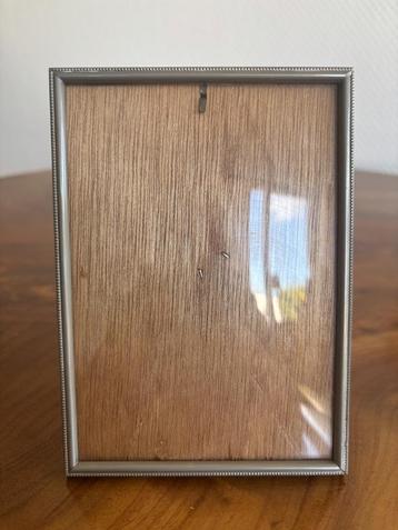 Vintage fotolijstje Chromo, metalen rand en bol glas 11*15 I beschikbaar voor biedingen