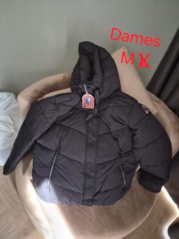 Nieuwe winterjassen voor weggeef prijs beschikbaar voor biedingen