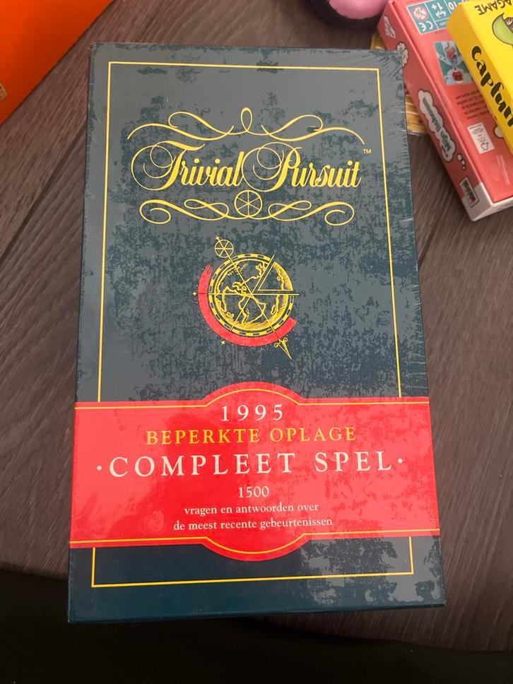 Trivial Pursuit 1995 Editie - Beperkte Oplage, Hobby en Vrije tijd, Gezelschapsspellen | Bordspellen, Nieuw, Drie of vier spelers