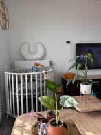 Ronde witte baby box, Kinderen en Baby's, Boxen, Ophalen of Verzenden, Zo goed als nieuw, Rond, Wieltjes