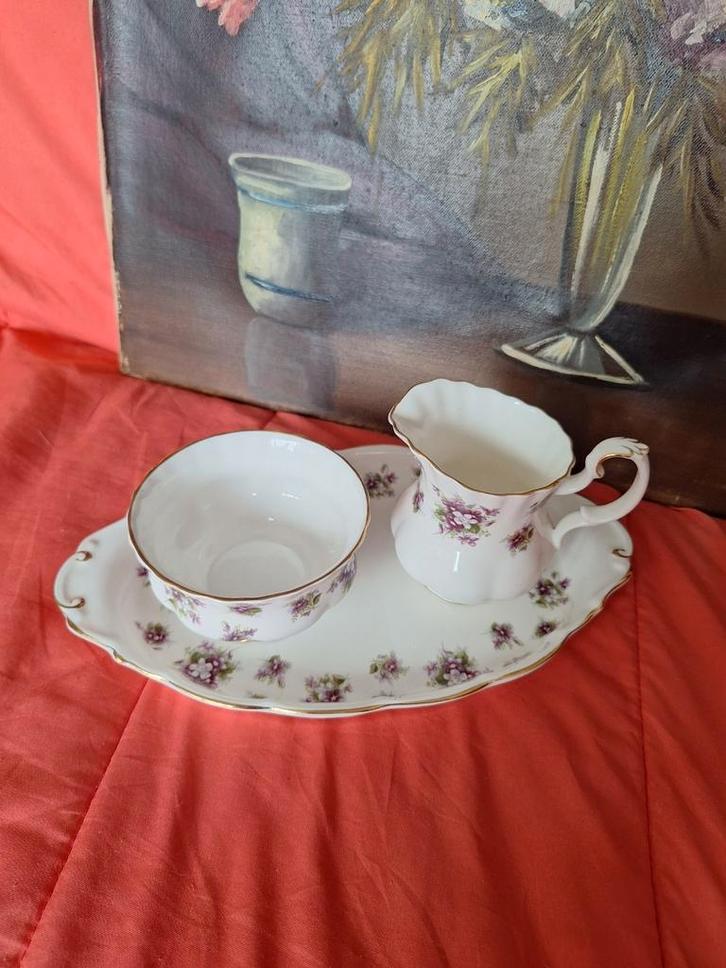 Royal albert, Antiek en Kunst, Antiek | Servies los, Ophalen of Verzenden