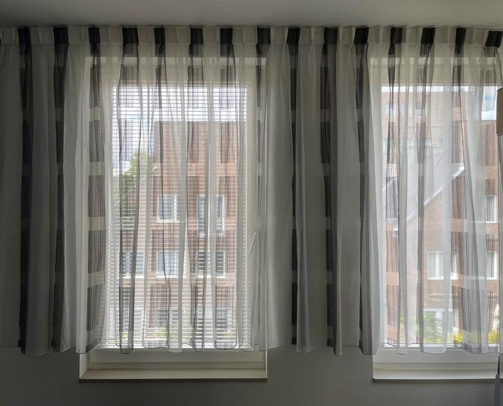 In-between vitrage gordijnen licht grijs/antraciet/taupe, Huis en Inrichting, Stoffering | Gordijnen en Lamellen, Zo goed als nieuw