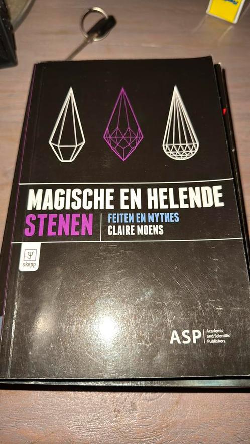 Claire Moens - Magische en helende stenen, Boeken, Politiek en Maatschappij, Zo goed als nieuw, Maatschappij en Samenleving, Nederland