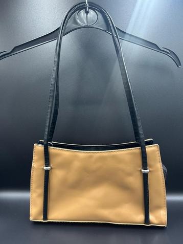 Beige Schoudertas met Zilveren Accenten – Perfecte Staat beschikbaar voor biedingen