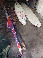 Gratis af te halen. 2 planken, 2 zeilen en 3 gieken, Watersport en Boten, Windsurfen, Ophalen, Gebruikt