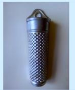 nootmuskaat/rasp met bewaarvakje voor de noot/lengte 11.5 cm, Huis en Inrichting, Keuken | Keukenbenodigdheden, Ophalen of Verzenden