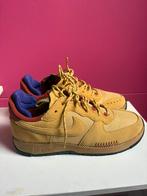Stoere bruine Nike Air size 10.5 ZO GOED ALS NIEUW, Ophalen of Verzenden, Zo goed als nieuw