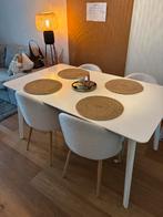 Witte SKLUM eettafel (met evt stoelen), Ophalen