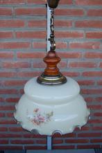 Retro Hanglamp met wit glazen kap, Ophalen, 50 tot 75 cm, Zo goed als nieuw, Retro