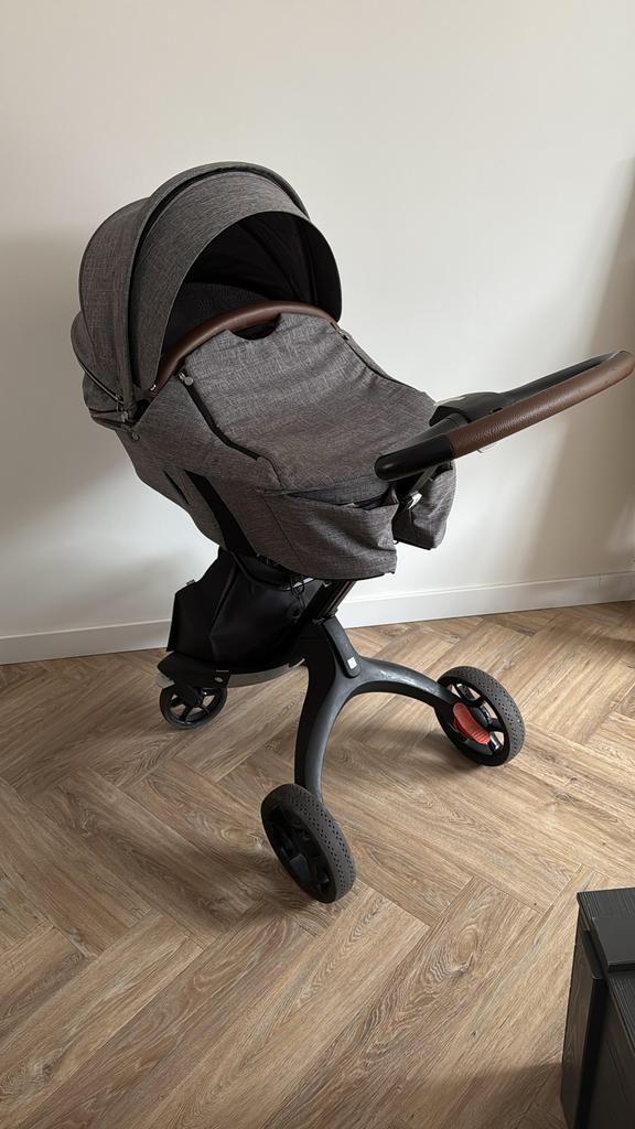 Stokke Xplory V6 Carry Cot Black Melange + cybex cloud Z, Kinderen en Baby's, Kinderwagens en Combinaties, Gebruikt, Kinderwagen
